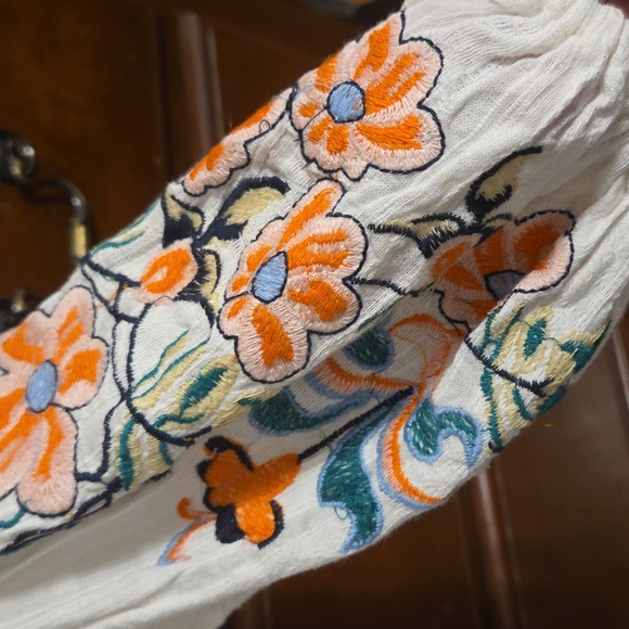 MAX STUDIO NWT White Floral Embroidered Top SIZE L - Picture 4 of 5